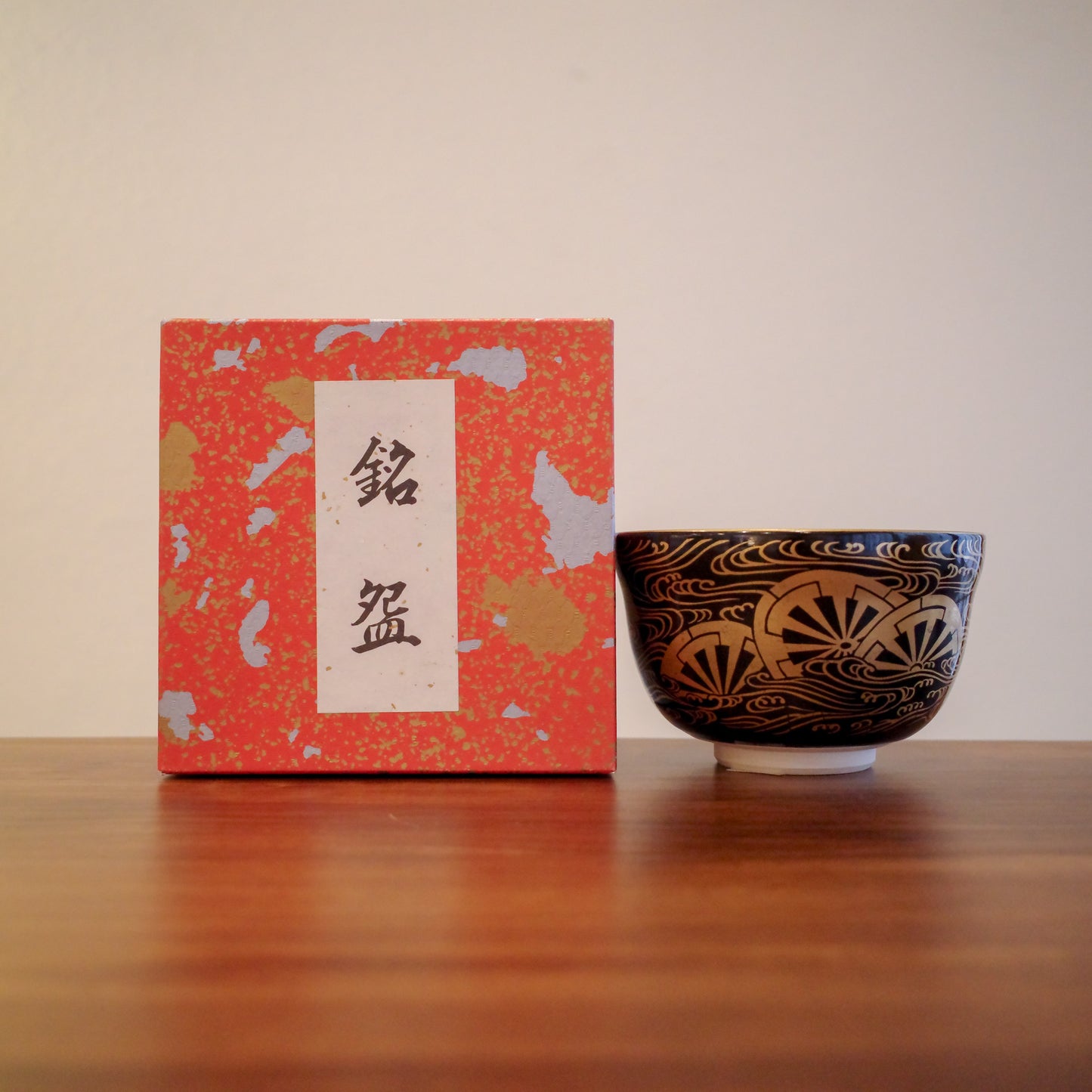 ✿ 宮地英香造 黒地金彩波車茶碗 ❀