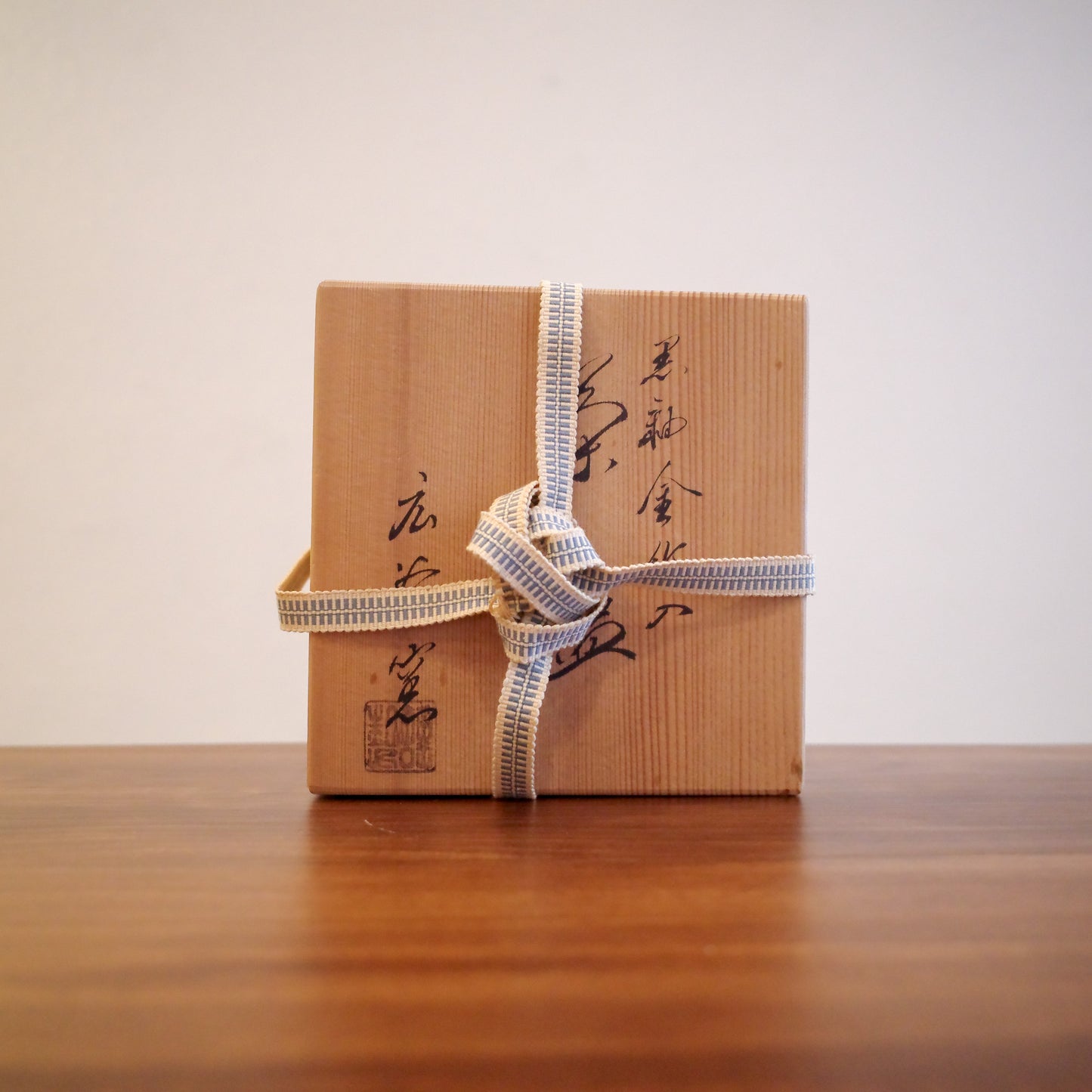 ✿ 京焼 広谷窯造 黒釉金彩花茶碗 ❀