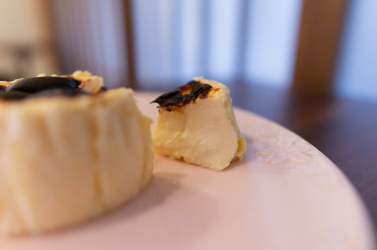 (Pre-order) 3" / /6" / 8"Basque Burnt Cheesecake (~160g)